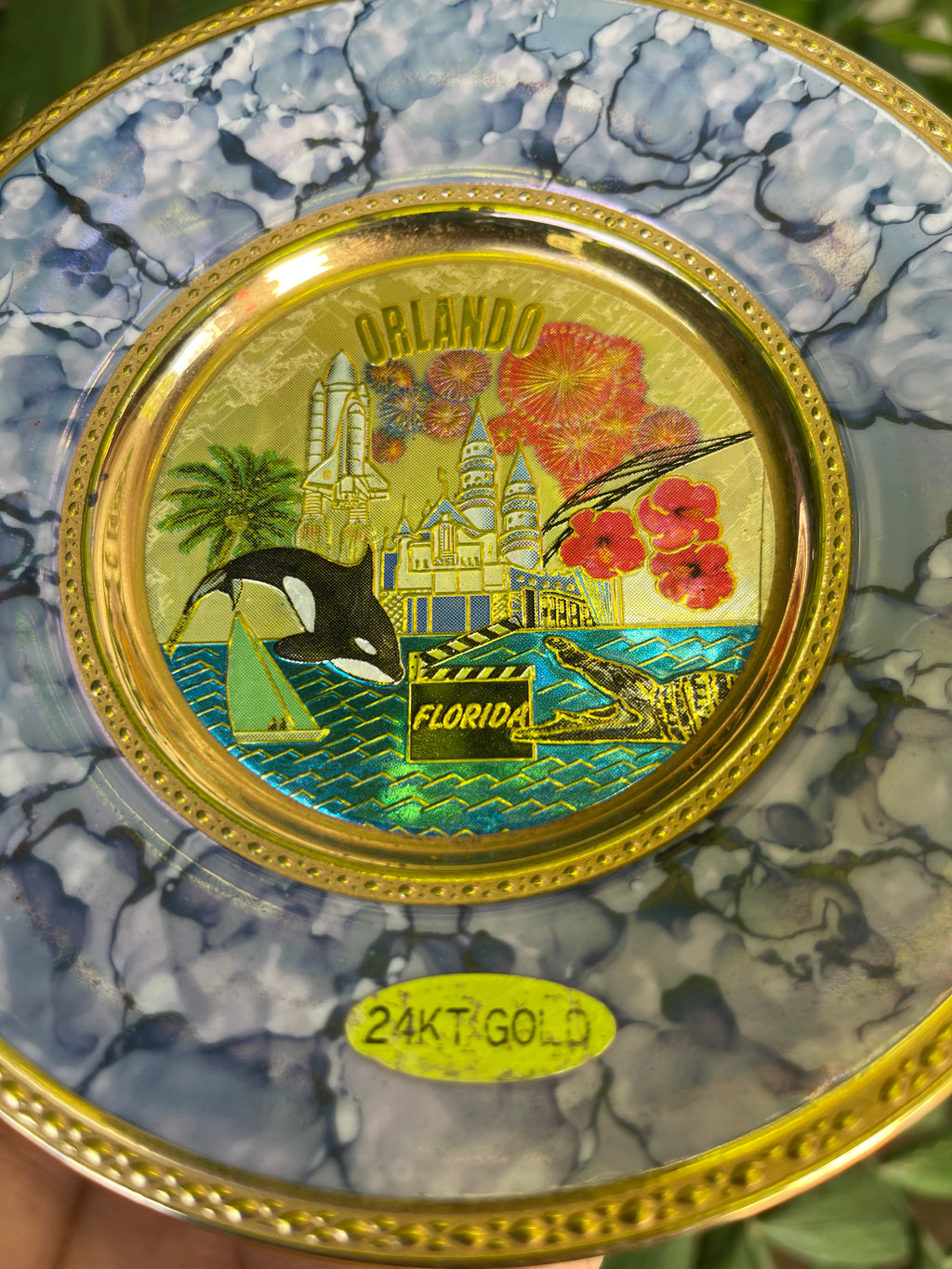 Vintage Japanese souvenir plate featuring Orlando, Florida, landmarks, detailed with etched copper/silver designs and trimmed in 24-karat gold.