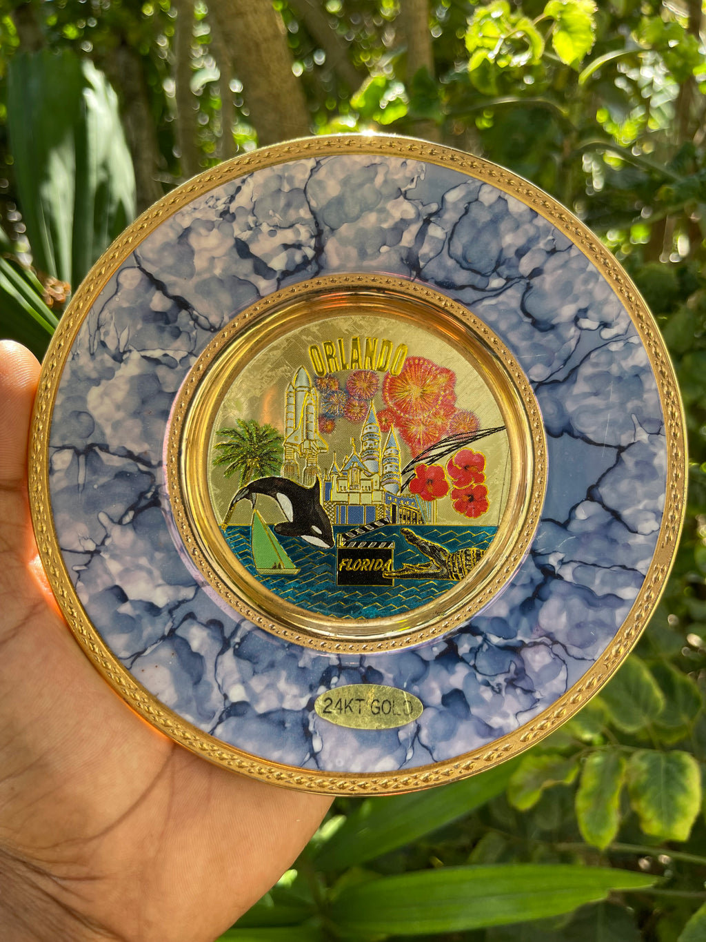 Vintage Japanese souvenir plate featuring Orlando, Florida, landmarks, detailed with etched copper/silver designs and trimmed in 24-karat gold.